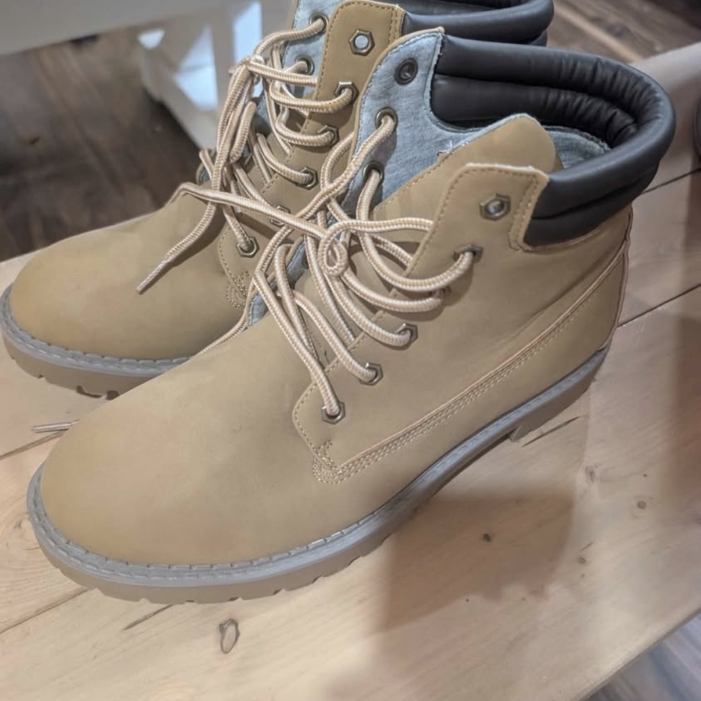 Tan Women's Boots Size Like New